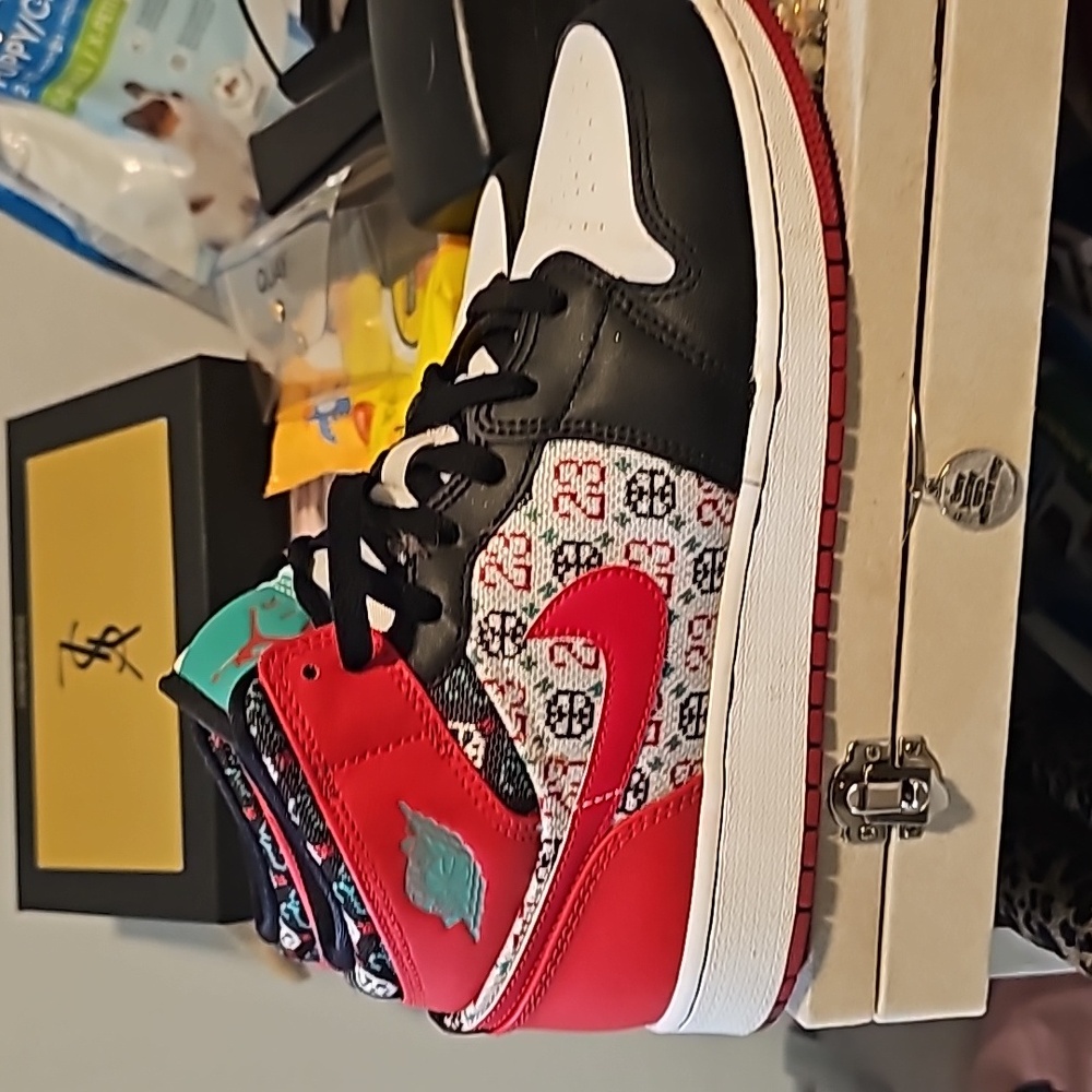 Air Jordan Mid Red black and white